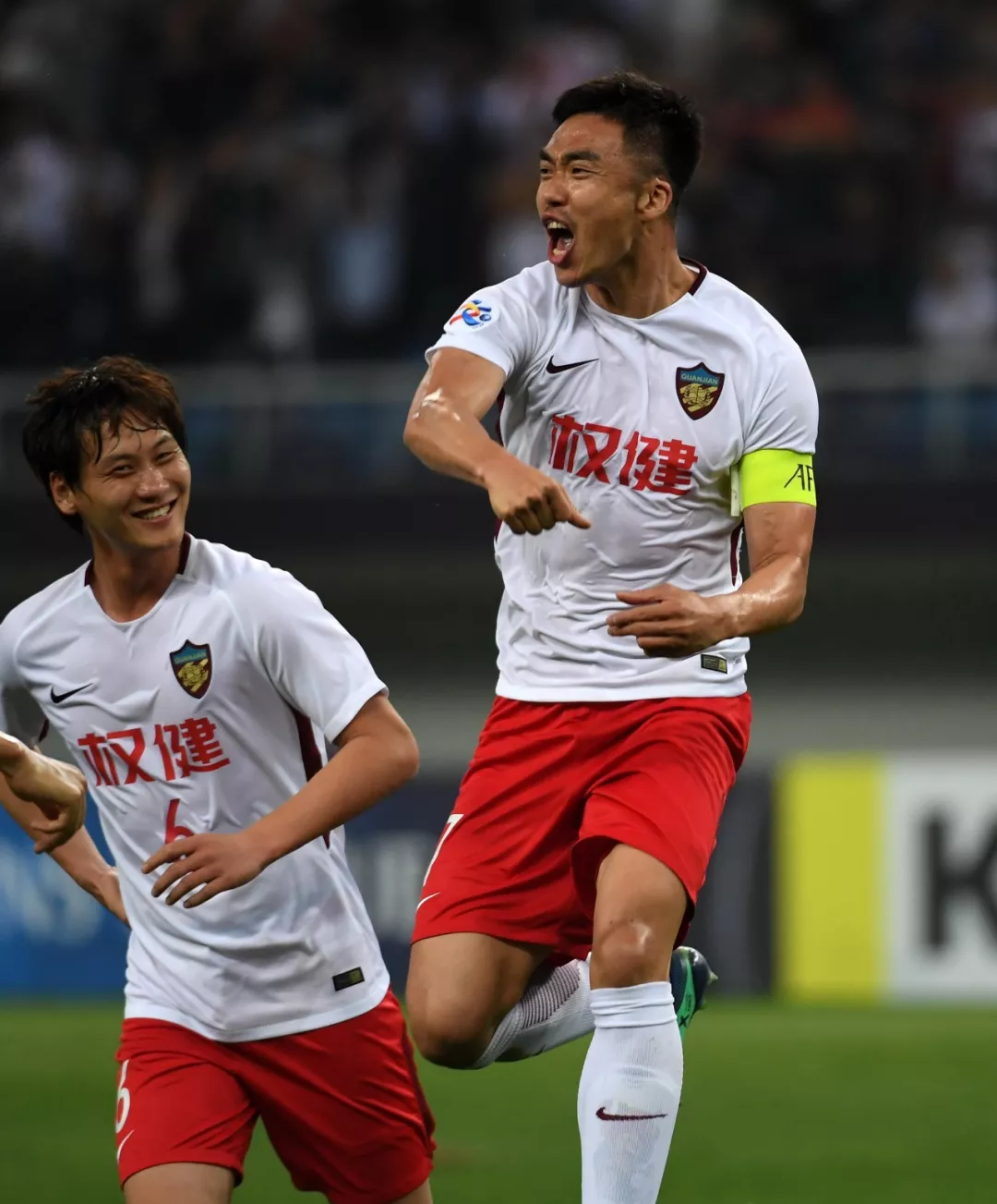 28circle- 萨克拉门托国王训练开放日，冲刺阶段远射贴柱引观众欢呼，亚冠在即，轮换策略被讨论